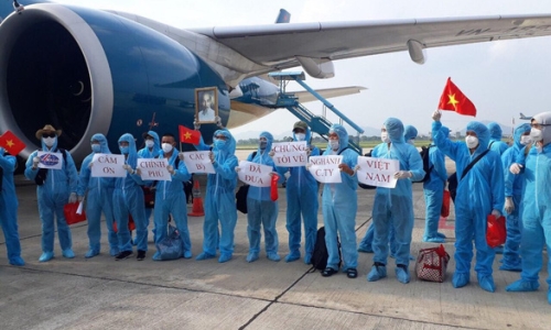 219 công dân Việt Nam làm việc tại Guinea Xích đạo đã về nước an toàn