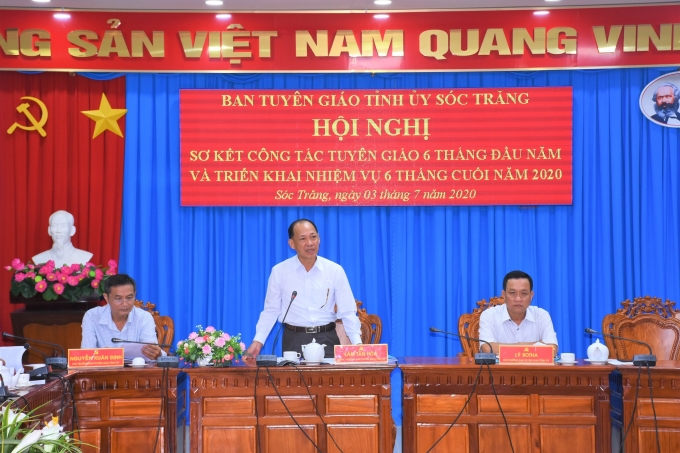 Đồng chí Lâm Tấn Hòa, Trưởng Ban Tuyên giáo Tỉnh ủy Sóc Trăng phát biểu tại Hội nghị.