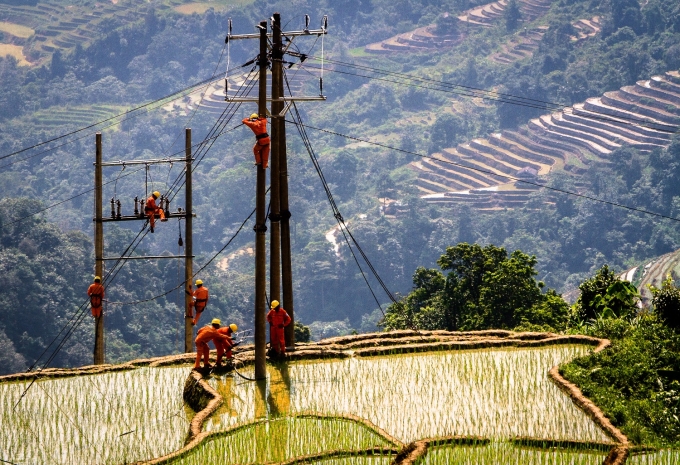 EVN đạt kết quả nổi bật trong việc nỗ lực đưa điện về nông thôn, miền núi và hải đảo. Ảnh: VGP