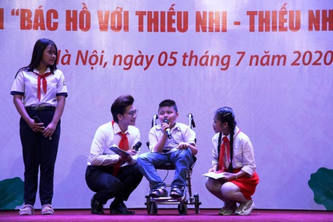Em Trần Vũ Long, học sinh lớp 3E, Trường TH Tân Trường I, huyện Cẩm Giàng, tỉnh Hải Dương, bị bệnh 
