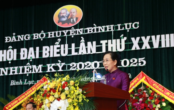 Đồng chí Lê Thị Thủy, Ủy viên Trung ương Đảng, Bí thư Tỉnh ủy Hà Nam phát biểu chỉ đạo Đại hội (Ảnh: TA)