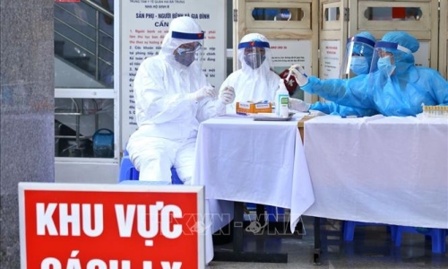 Hà Nội lấy mẫu xét nghiệm virus SARS-CoV-2 đợt cuối cho những người từ Đà Nẵng về