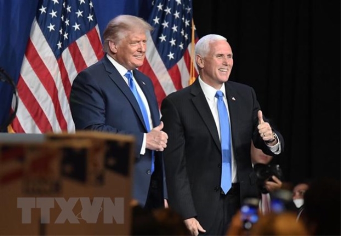 Tổng thống Mỹ Donald Trump (trái) và Phó Tổng thống Mike Pence tại Đại hội toàn quốc của đảng Cộng hòa ở thành phố Charlotte, bang Bắc Carolina. (Ảnh: AFP/TTXVN)