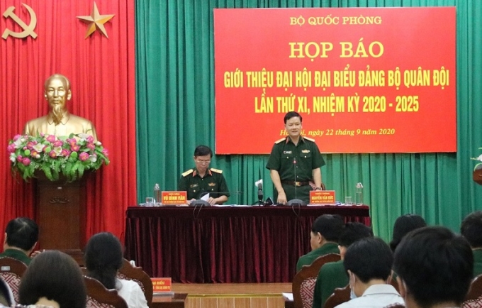 Thiếu tướng Nguyễn Văn Đức, Cục trưởng Cục Tuyên huấn phát biểu tại Họp báo.