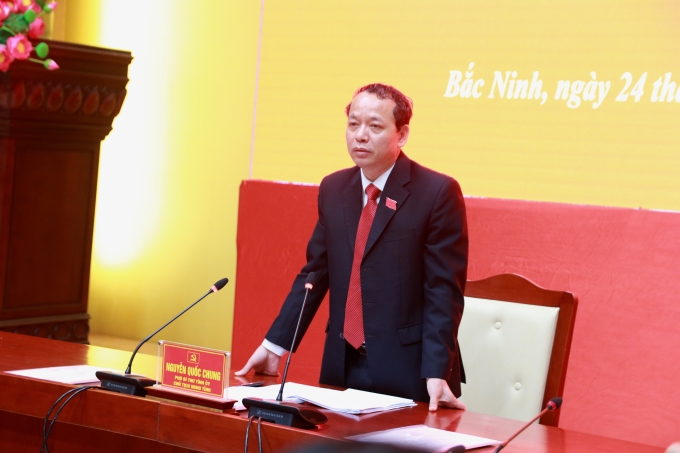 Đồng chí Nguyễn  Chung trả lời các câu hỏi của phóng viên, báo chí Trung ương và địa phương. (Ảnh: TA)
