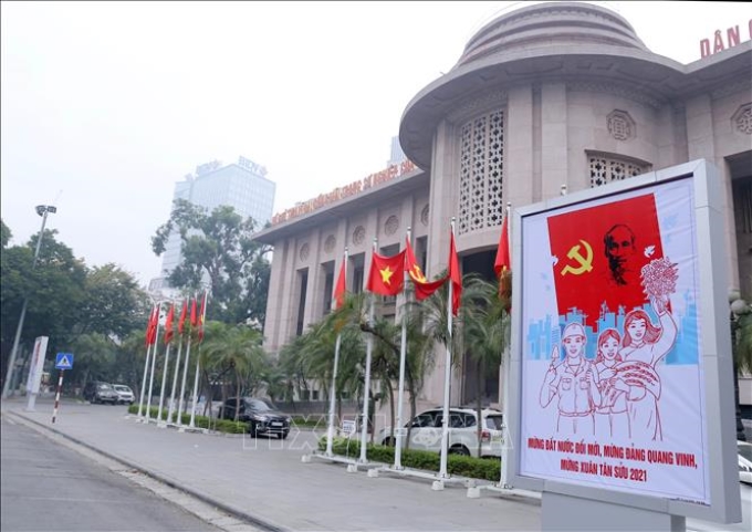Cụm pano, cờ rực rỡ chào mừng Đại hội đại biểu toàn quốc lần thứ XIII của Đảng Cộng sản Việt Nam. Ảnh: Hoàng Hiếu/TTXVN