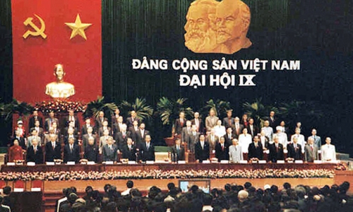 Tháng 4-2001: Đại hội đại biểu toàn quốc lần thứ IX của Đảng
