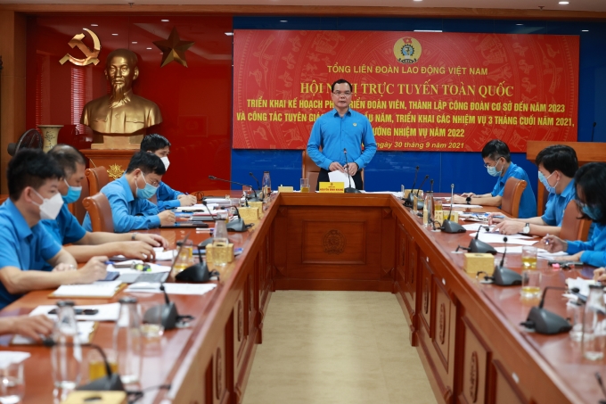 Đồng chí Nguyễn Đình Khang - Ủy viên Trung ương Đảng, Chủ tịch Tổng LĐLĐVN phát biểu tại HN