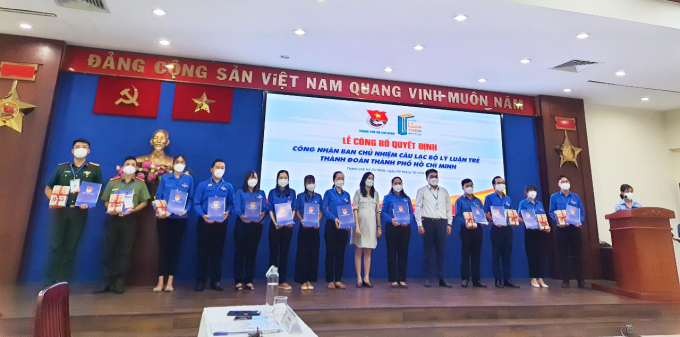 Công bố quyết định công nhận Ban Chủ nhiệm Câu Lạc bộ Lý luận trẻ Thành Đoàn Thành phố Hồ Chí Minh.