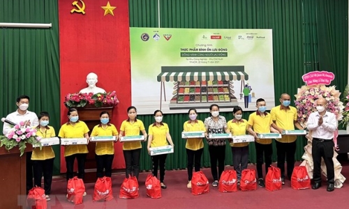 Thành phố Hồ Chí Minh: Hỗ trợ thanh niên công nhân vượt qua đại dịch