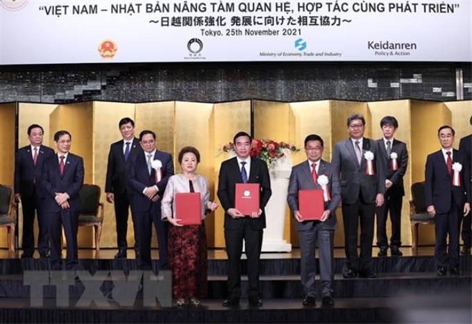 Người đứng đầu Chính phủ Việt Nam khẳng định cam kết tạo điều kiện thuận lợi về thể chế, thủ tục hành chính để doanh nghiệp, trong đó có doanh nghiệp Nhật Bản đầu tư thuận lợi, hiệu quả tại Việt Nam.