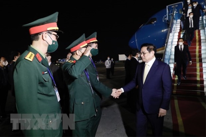 Thủ tướng Chính phủ Phạm Minh Chính và đoàn đại biểu cấp cao Việt Nam về đến Thủ đô Hà Nội. (Ảnh: Dương Giang/TTXVN)