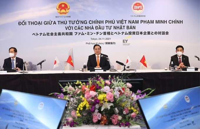 Thủ tướng Phạm Minh Chính đối thoại với các nhà đầu tư Nhật Bản. (Ảnh: Dương Giang/TTXVN)