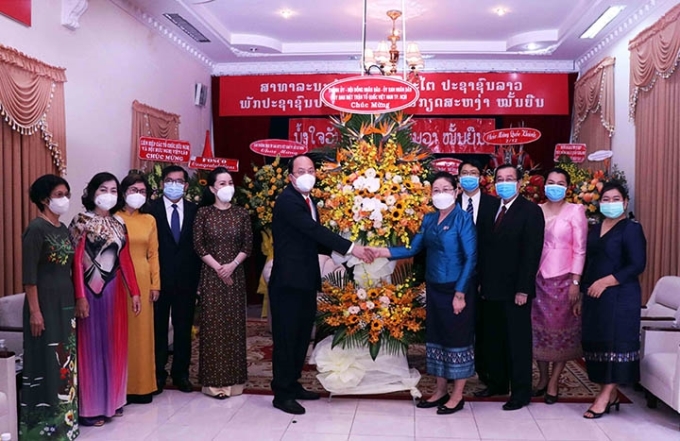 Lãnh đạo TP. Hồ Chí Minh chúc mừng Quốc khánh Lào.