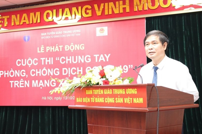 Đồng chí Phan Xuân Thủy, Phó Trưởng ban Tuyên giáo Trung ương phát biểu chỉ đạo tại Lễ phát động Cuộc thi trắc nghiệm “Chung tay phòng, chống dịch COVID-19” trên mạng VCNet, ngày 13/10/2021 (Ảnh: Mạnh Hùng)
