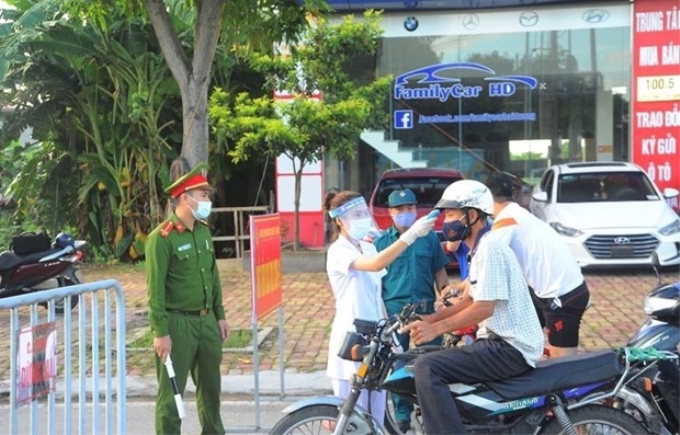 Một chốt kiểm soát người ra vào thành phố Hải Dương tại chốt kiểm tra trên đường Trường Chinh. (Ảnh: Mạnh Minh/TTXVN)