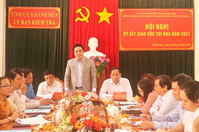 Phó Bí thư Thường trực Tỉnh ủy Nguyễn Khắc Toàn phát biểu chỉ đạo tại Hội nghị.