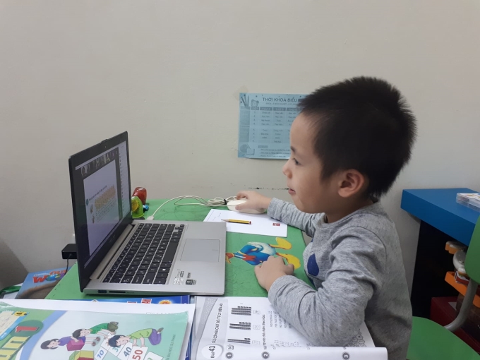 Học sinh tại Hà Nội học trực tuyến qua ứng dụng Zoom trong tháng 2/2021.