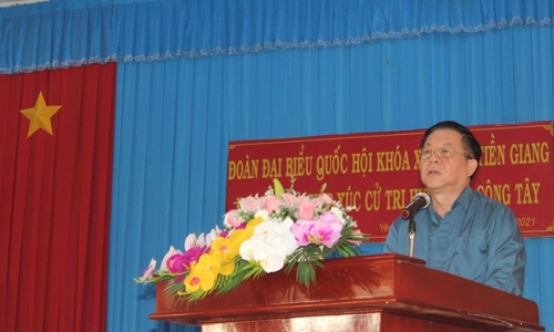 Đồng chí Nguyễn Trọng Nghĩa tiếp xúc cử tri ở Tiền Giang