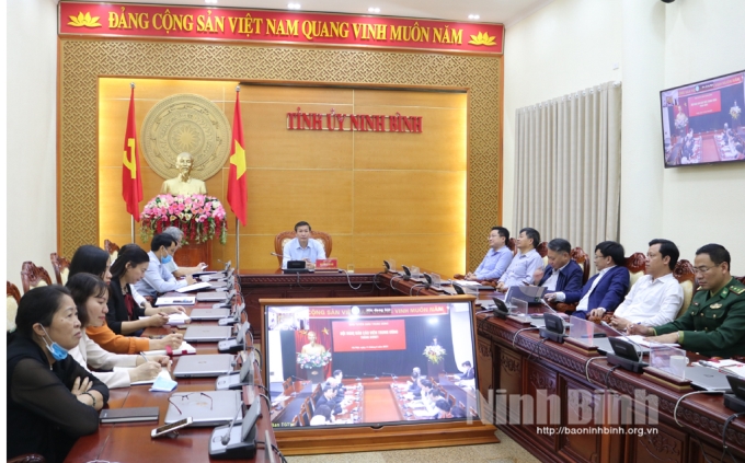 Các đại biểu dự hội nghị báo cáo viên tháng 3-2021 do Ban Tuyên giáo Trung ương tổ chức theo hình thức trực tuyến tại điểm cầu Ninh Bình.