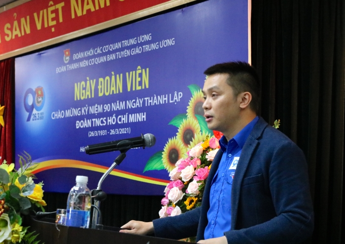 Đồng chí Bùi Chí Tuệ, Bí thư Đoàn thanh niên Ban Tuyên giáo Trung ương ôn lại những mốc son qua 90 năm trưởng thành và phát triển Đoàn thanh niên cộng sản Hồ Chí Minh. (Ảnh: TA)