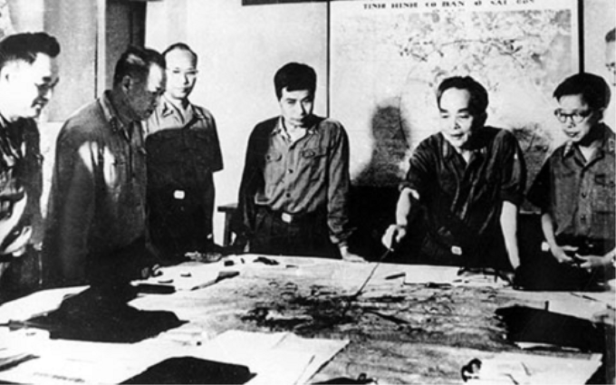 Ban Quân ủy Trung ương theo dõi diễn biến của chiến dịch Hồ Chí Minh giải phóng Sài Gòn, Hà Nội, tháng 4-1975 (Nguồn: baotanglichsu.vn)
