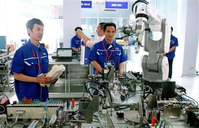 Xưởng thực hành tự động hóa với nhiều robot hiện đại tại Khu công nghệ cao Thành phố Hồ Chí Minh góp phần đào tạo nhân lực chất lượng cao cho Thành phố cũng như cả nước. (Ảnh minh họa: TTXVN)
