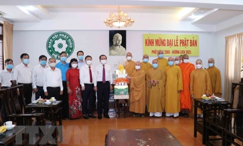 Bí thư Thành ủy Hồ Chí Minh thăm, chúc mừng tại các cơ sở Phật giáo