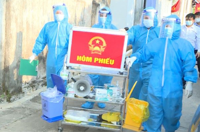 UBND xã Hiệp Thuận, huyện Phúc Thọ, Hà Nội tổ chức diễn tập tình huống về bầu cử trong bối cảnh dịch bệnh Covid-19 diễn biến phức tạp, tại nhà văn hóa số 4 thôn Hiệp Lộc 2. (khu vực bỏ phiếu số 4).