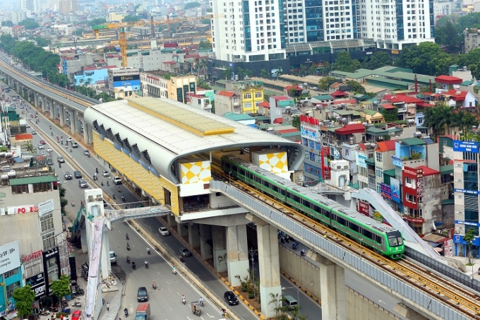 Tuyến đường sắt Cát Linh - Hà Đông chạy qua đường Nguyễn Trãi. Ảnh: Hải Linh