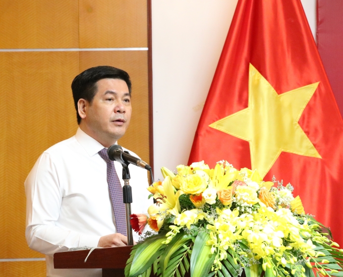 Bộ trưởng Bộ Công thương Nguyễn Hồng Diên phát biểu tại Lễ ký kết. (Ảnh: TA)
