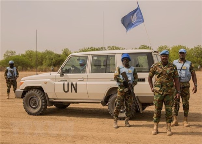 Binh sỹ thuộc Phái bộ Liên hợp quốc tại Nam Sudan tuần tra tại Leer, Nam Sudan. (Ảnh: AFP/TTXVN)