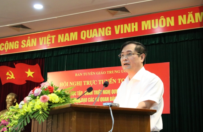 Đồng chí Phan Xuân Thủy, Phó Trưởng ban Tuyên giáo Trung ương phát biểu chỉ đạo hội nghị. (Ảnh: TA)
