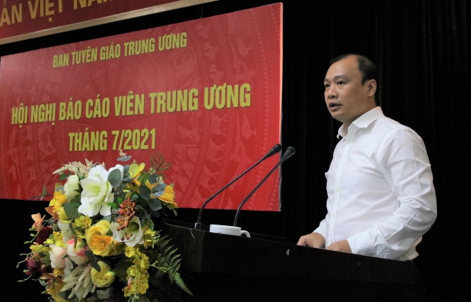 Đồng chí Lê Hải Bình, Ủy viên dự khuyết Trung ương Đảng, Phó trưởng Ban chuyên trách Ban Chỉ đạo công tác thông tin đối ngoại Trung ương thông báo nhanh Kết quả Hội nghị lần thứ ba, Ban Chấp hành Trung ương, khóa XIII.