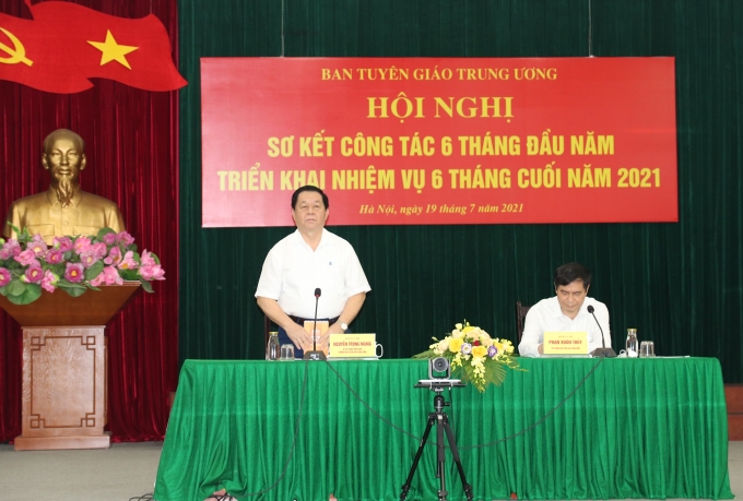 Đồng chí Nguyễn Trọng Nghĩa phát biểu chủ trì Hội nghị.