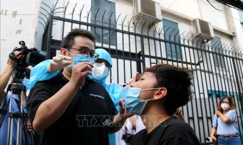 TP Hồ Chí Minh: Hướng dẫn người dân tự lấy mẫu xét nghiệm COVID-19 tại nhà