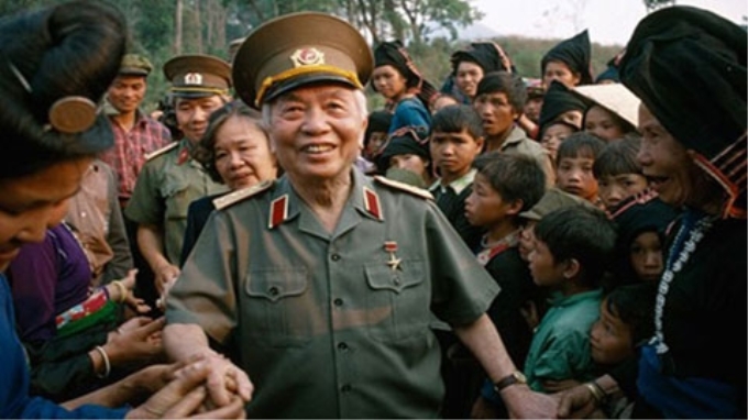 Đại tướng Võ Nguyên Giáp tại Điện Biên Phủ năm 1994