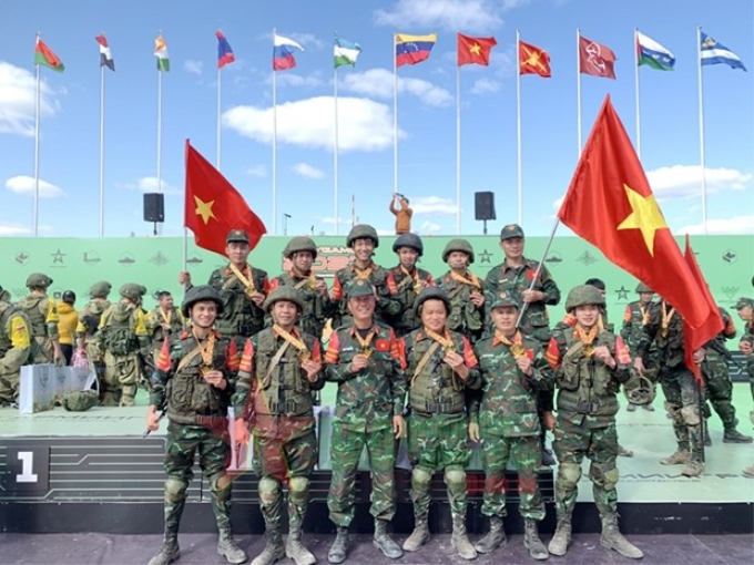 Các thành viên đội tuyển Công binh QĐND Việt Nam tại lễ trao giải cuộc thi Lộ trình an toàn. (Nguồn: qdnd.vn)