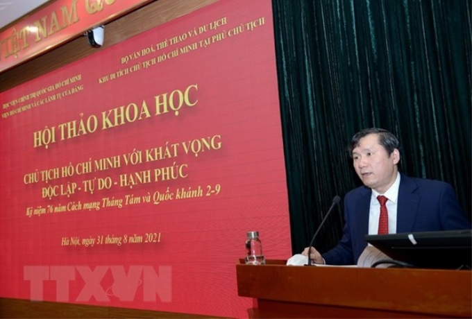 PGS. TS. Lê Văn Lợi, Phó Giám đốc Học viện Chính trị quốc gia Hồ Chí Minh phát biểu khai mạc Hội thảo. (Ảnh: TTXVN)