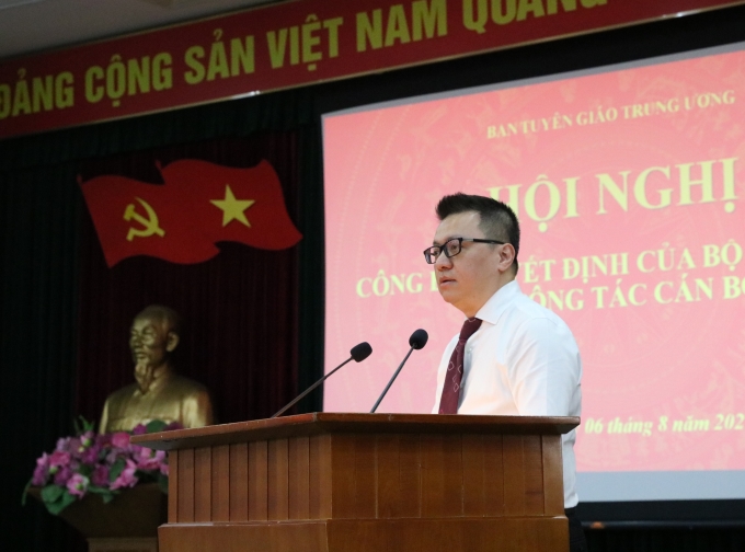 Đồng chí Lê Quốc Minh, Uỷ viên Trung ương Đảng, Tổng biên tập Báo Nhân dân, tân Phó Trưởng Ban Tuyên giáo Trung ương phát biểu nhận nhiệm vụ mới. (Ảnh: TA)