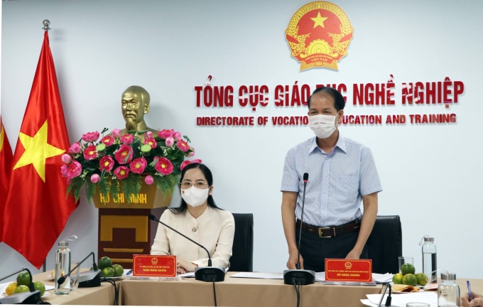 Ông Đỗ Năng Khánh thông tin về tuyên dương các em học sinh, sinh viên có thành thích xuất sắc tại các trường cao đẳng, trung cấp.