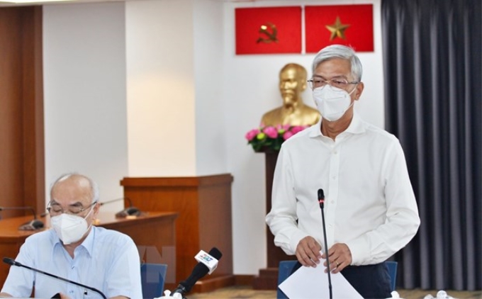 Ông Võ Văn Hoan, Phó Chủ tịch Ủy ban Nhân dân Thành phố Hồ Chí Minh thông tin về gói hỗ trợ thứ 3 cho người dân bị ảnh hưởng bởi dịch COVID-19. (Ảnh: Xuân Anh/TTXVN)