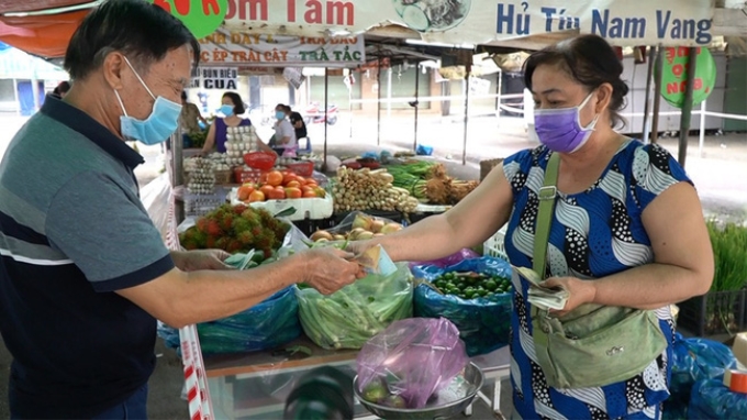 Sở Công Thương TPHCM đang phối hợp với chính quyền địa phương, các công ty quản lý và kinh doanh chợ đầu mối hỗ trợ tối đa cho thương nhân hoạt động, chuẩn bị cho kế hoạch mở lại hệ thống phân phối truyền thống khi thành phố chuyển sang trạng thái "bình thường mới". (Ảnh minh họa)