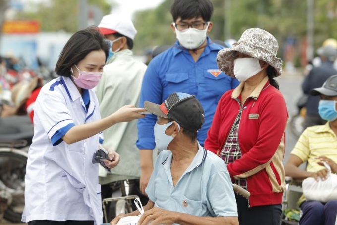 Thanh niên xung kích tỉnh Bình Định tham gia hỗ trợ công tác phòng chống dịch COVID-19