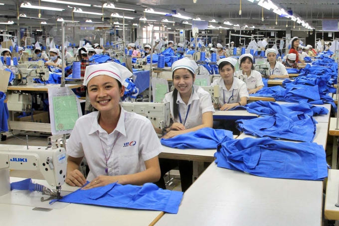 Công nhân ngành dệt may đứng trước yêu cầu nâng cao tay nghề đáp ứng yêu cầu sản xuất trong nền Cách mạng công nghiệp 4.0. Nguồn: enternews.vn