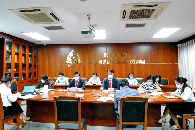 Hội thảo được tổ chức theo hình thức trực tuyến với sự chủ trì của ông Trương Hùng Long, Cục trưởng Cục Quản lý nợ và Tài chính đối ngoại.