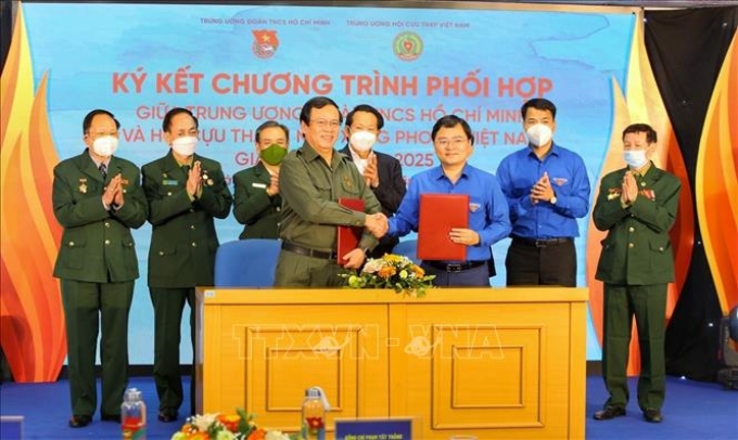 Ký kết chương trình phối hợp giữa Hội cựu TNXP Việt Nam và Trung ương Đoàn TNCS Hồ Chí Minh giai đoạn 2022-2025. Ảnh: Tuấn Đức/TTXVN