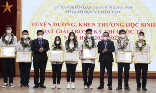 Thành phố Hà Nội tuyên dương học sinh đoạt giải các kỳ thi quốc tế