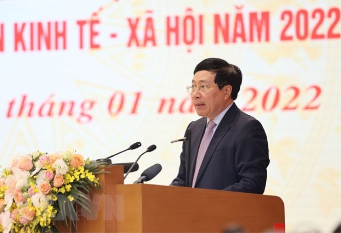 Phó Thủ tướng thường trực Chính phủ Phạm Bình Minh trình bày Báo cáo về công tác chỉ đạo, điều hành và kết quả thực hiện kế hoạch phát triển kinh tế-xã hội năm 2021; phương hướng, nhiệm vụ năm 2022. (Ảnh: TTXVN)