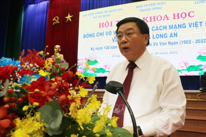 Đồng chí Nguyễn Xuân Thắng, Ủy viên Bộ Chính trị, Giám đốc Học viện Chính trị Quốc gia Hồ Chí Minh, Chủ tịch Hội đồng Lý luận Trung ương, phát biểu tại Hội thảo.